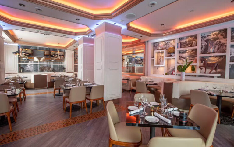 Villa Azur Restaurant Lounge Miami VIP Nightlife