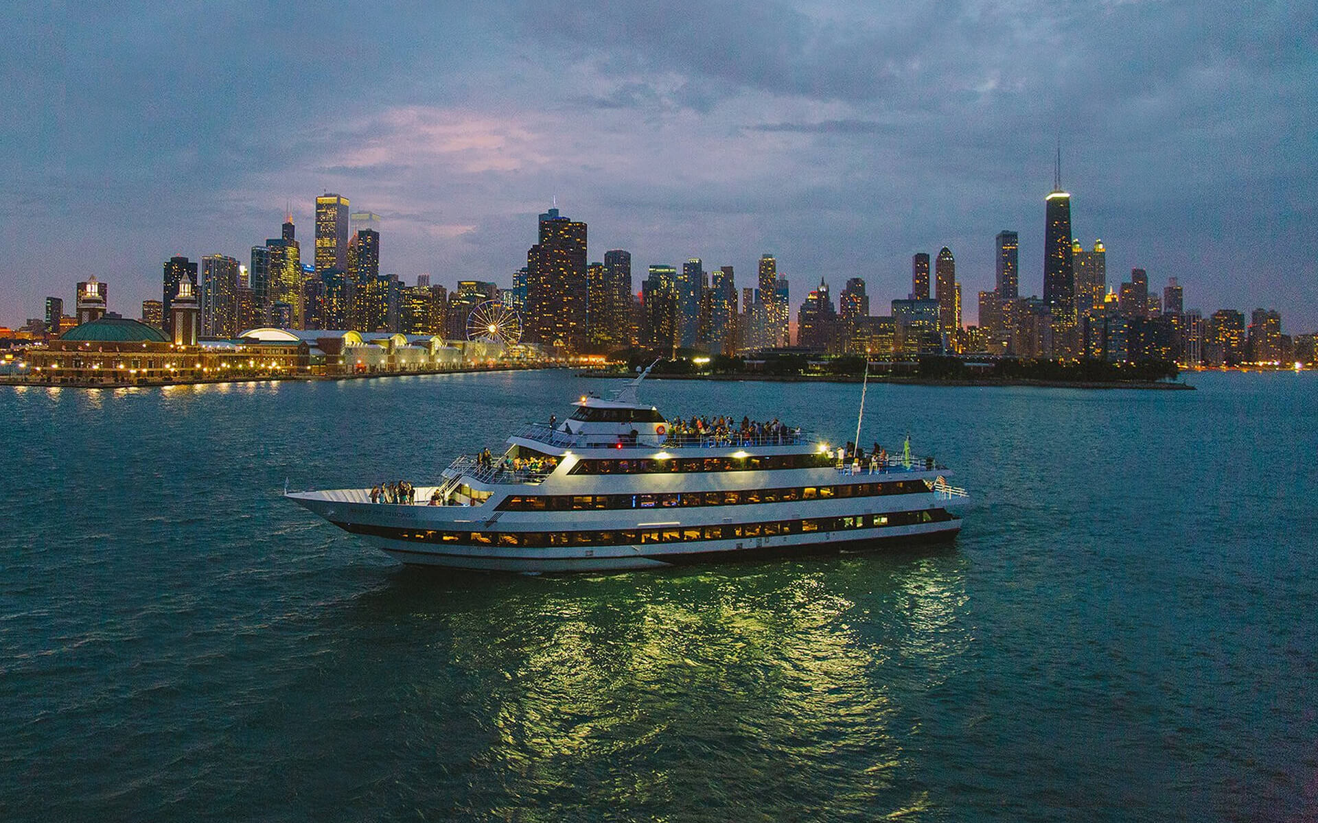yacht rental chicago navy pier